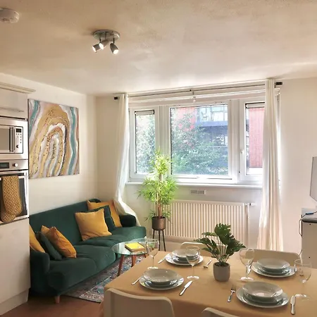 Chic 4-Bed Apartment In Trendy Clerkenwell W Balcony And Walking Distance To Tube